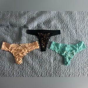 Commando Women's Lace Thong (3 Pack)
Size: One Size
[New]
Made in USA